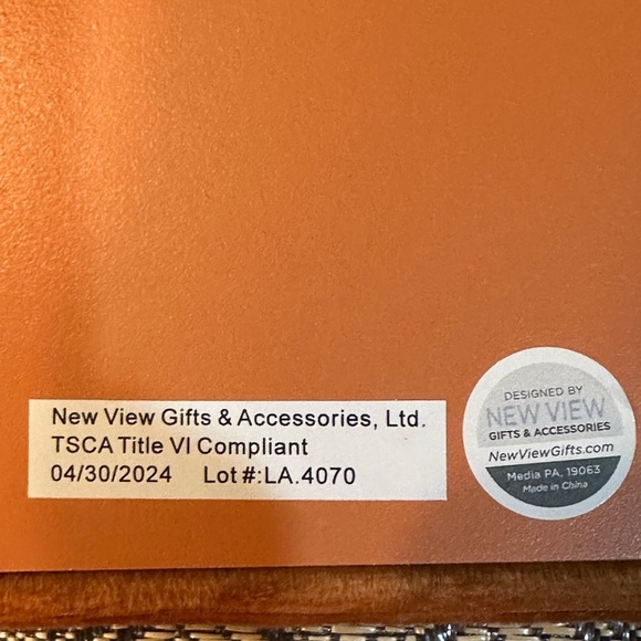 💥 $5 if bundled - Velvet Shelf Sitter Autumn leaves & pumpkins please NWT - Picture 4 of 7